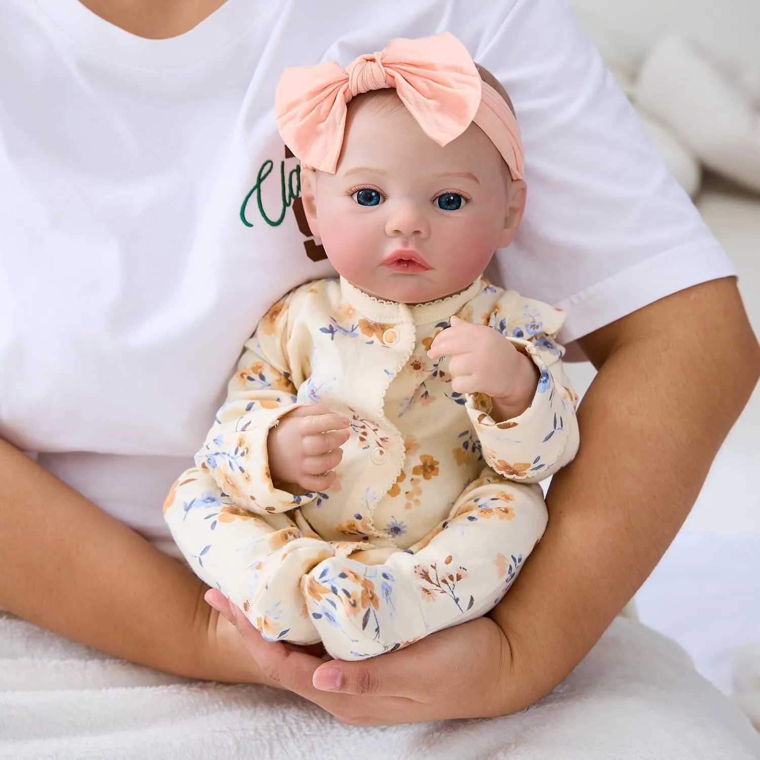 17" Realistic and Cute Reborn Baby Girl Zoey Opened Her Eyes, Handmade Lifelike Reborn Doll, Advanced Painted Vinyl Gift Set for Kids Age 3 