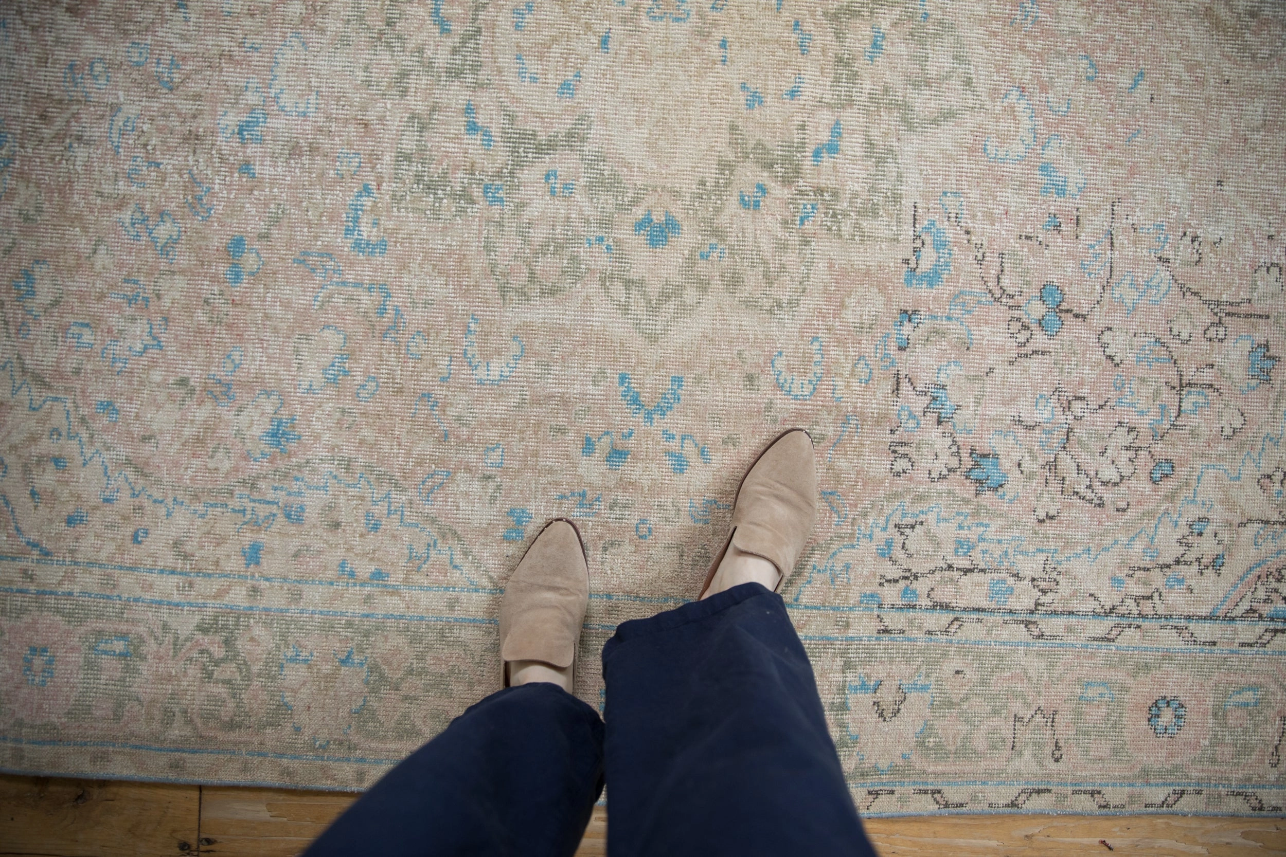 7x10 Vintage Distressed Mahal Carpet