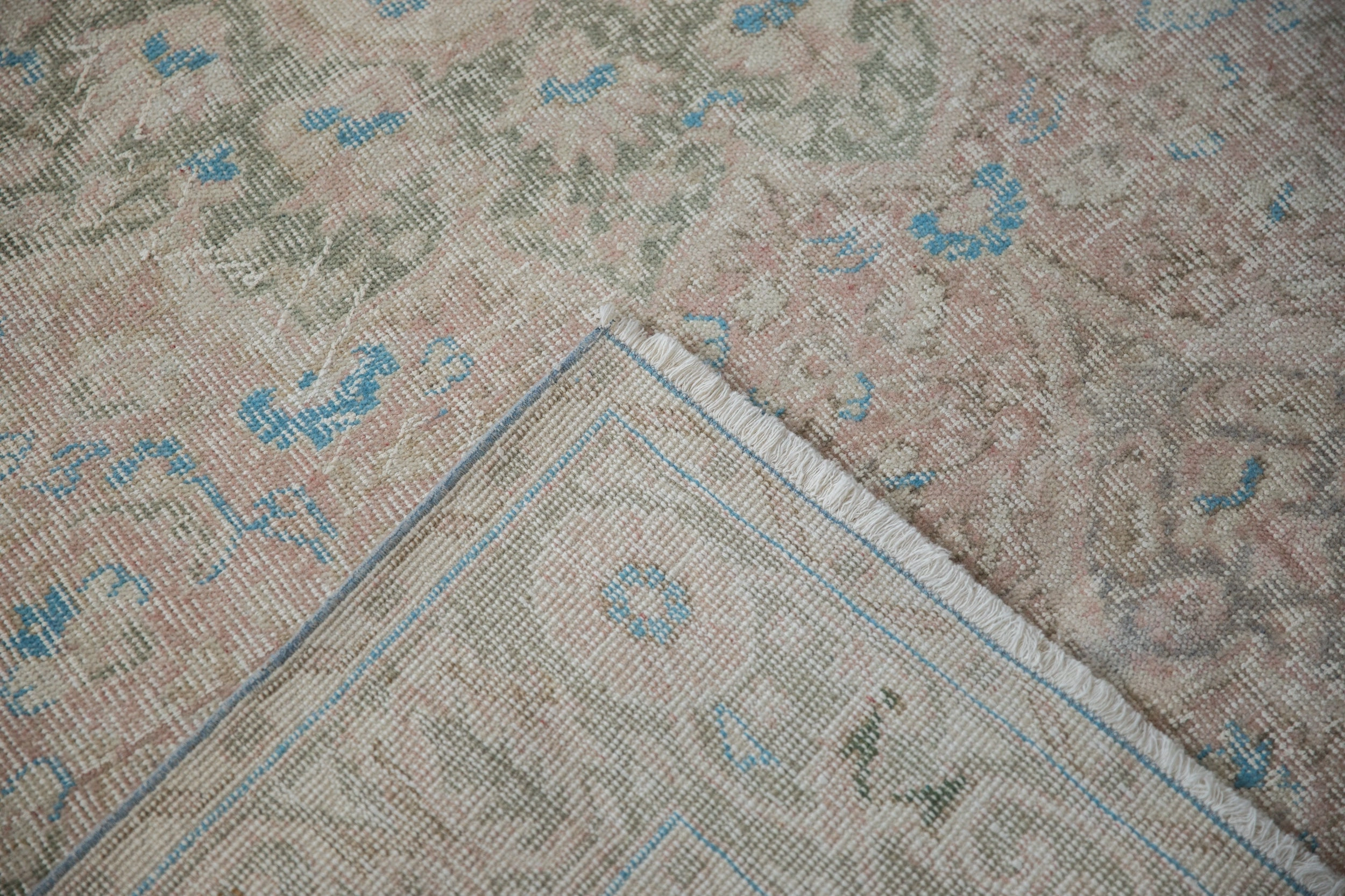 7x10 Vintage Distressed Mahal Carpet