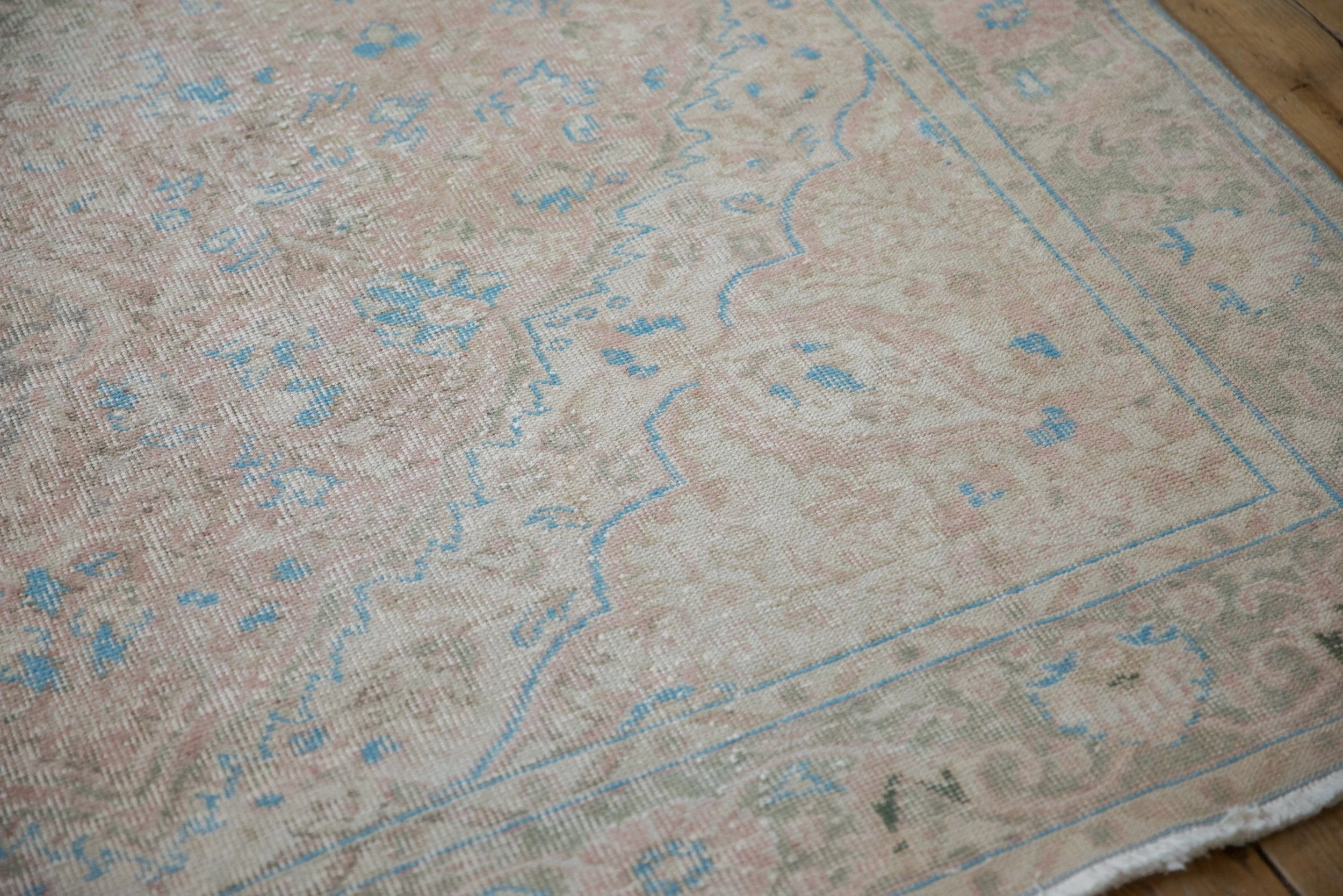 7x10 Vintage Distressed Mahal Carpet