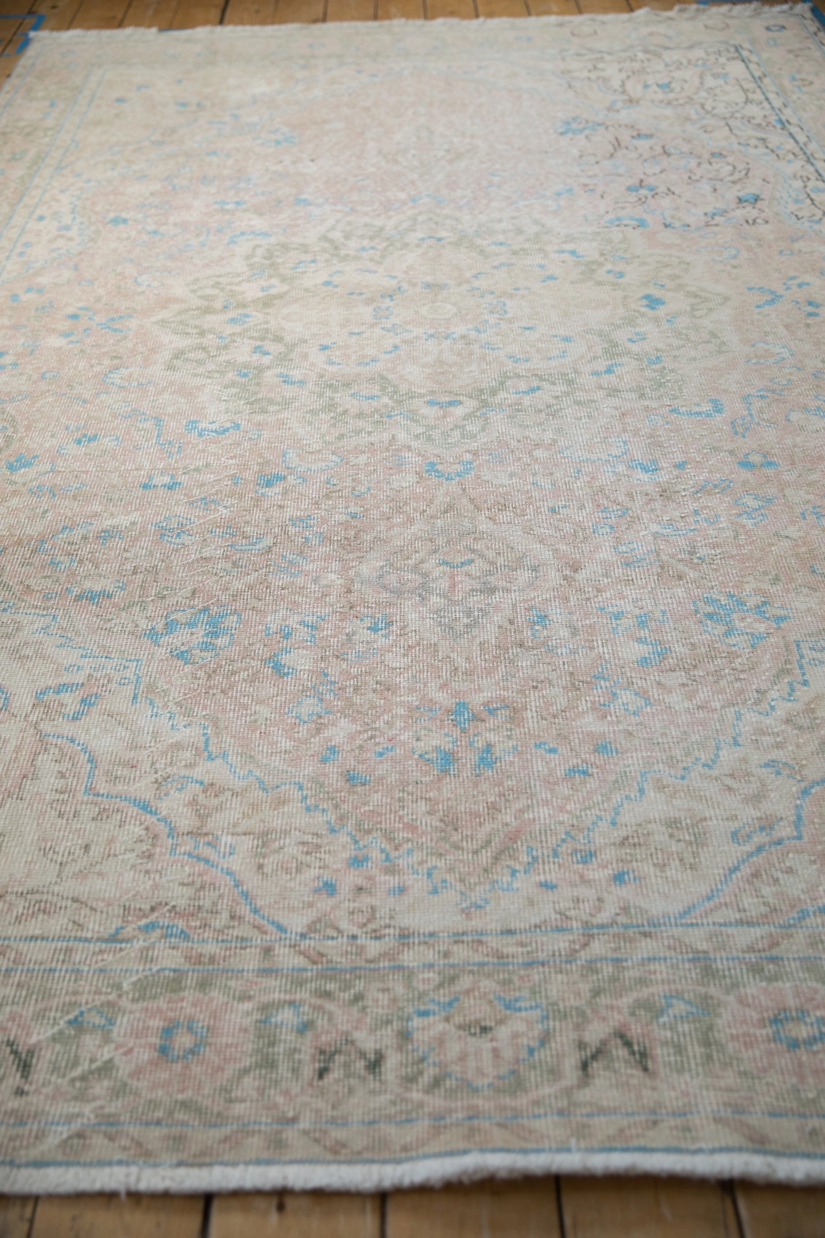 7x10 Vintage Distressed Mahal Carpet