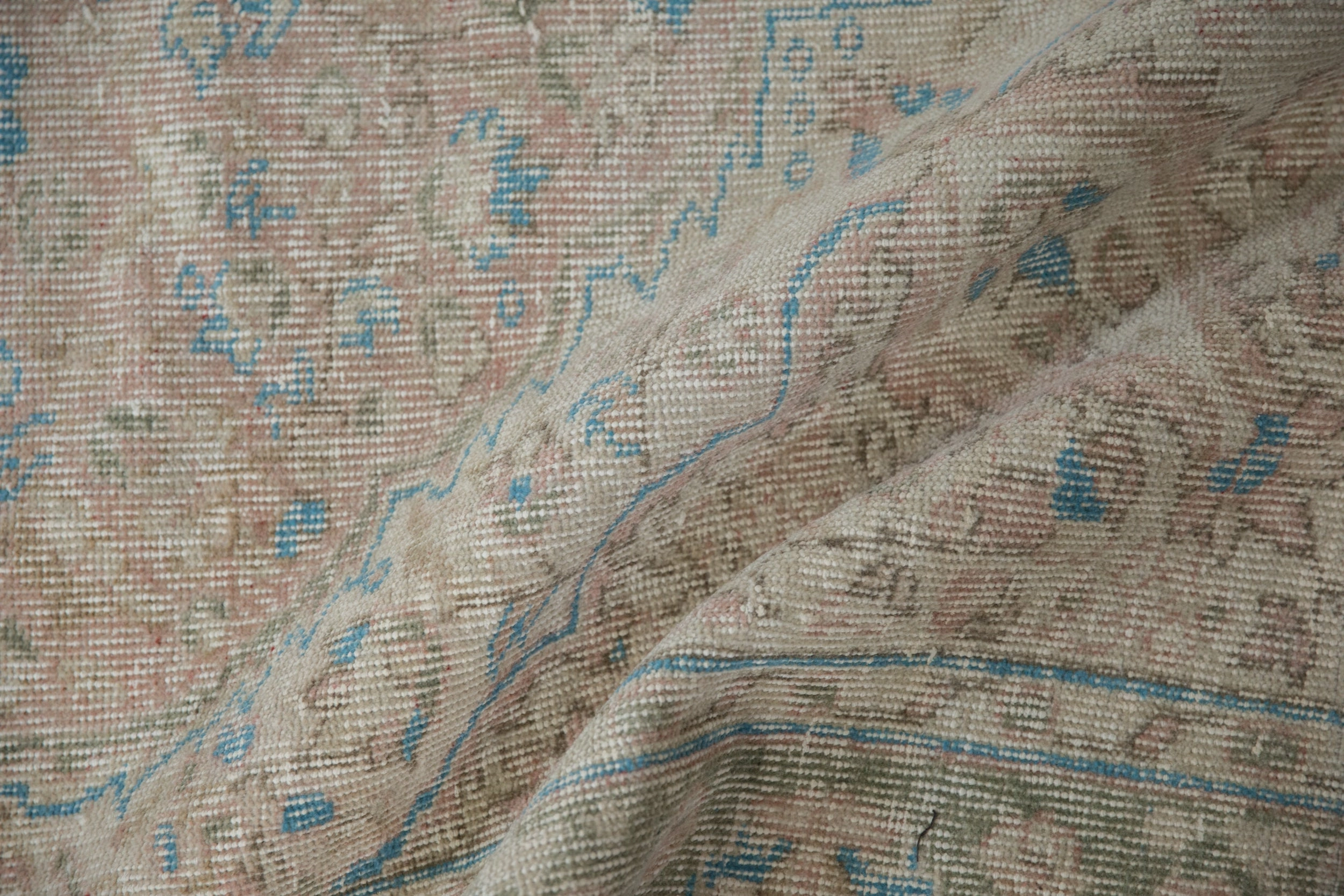 7x10 Vintage Distressed Mahal Carpet