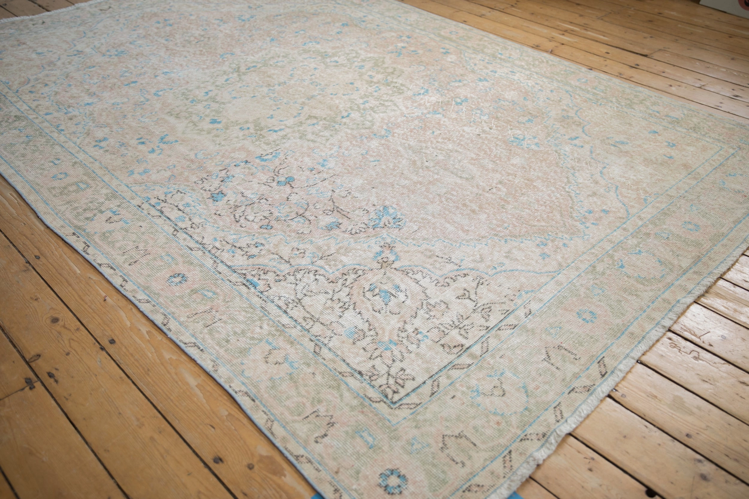 7x10 Vintage Distressed Mahal Carpet