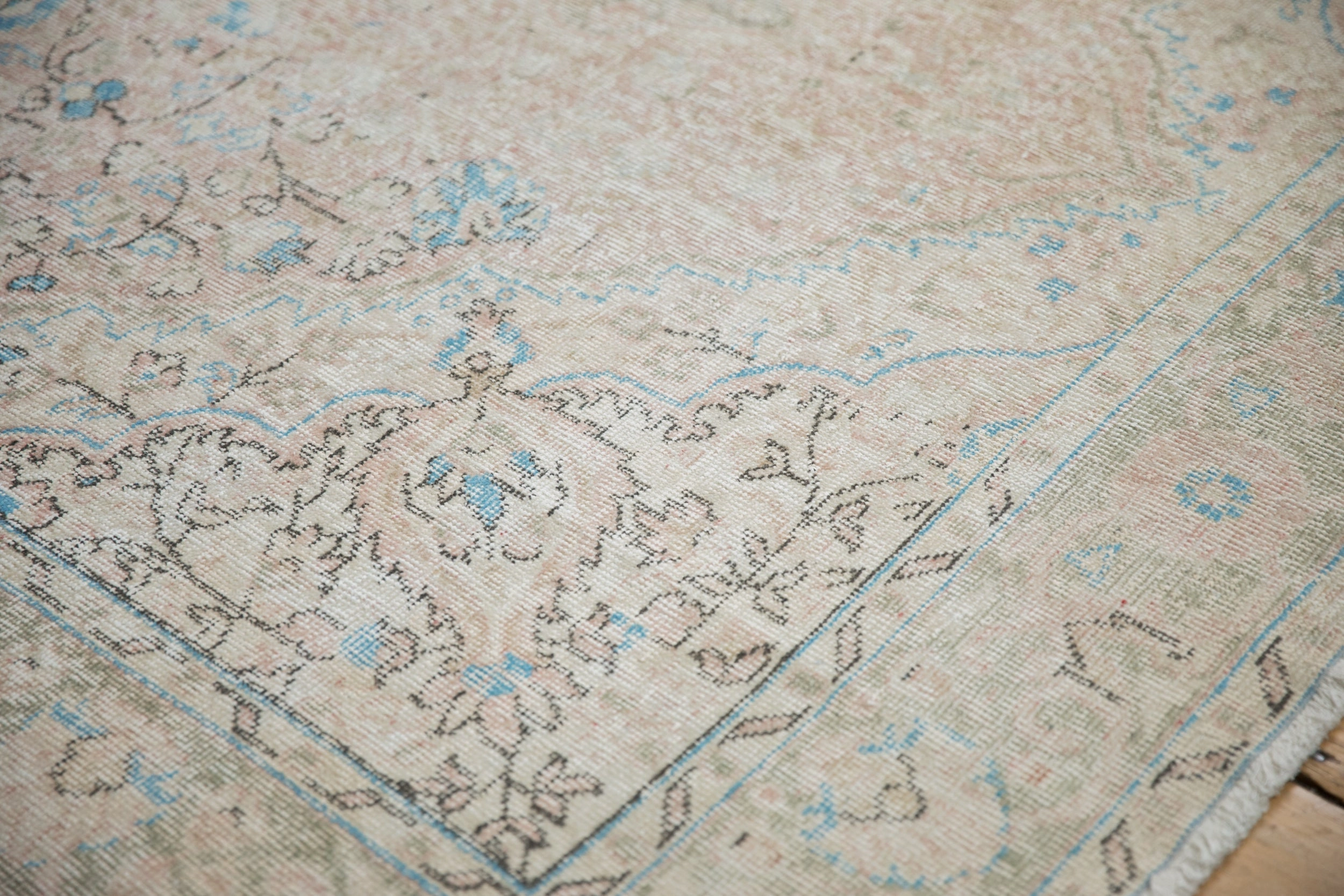 7x10 Vintage Distressed Mahal Carpet
