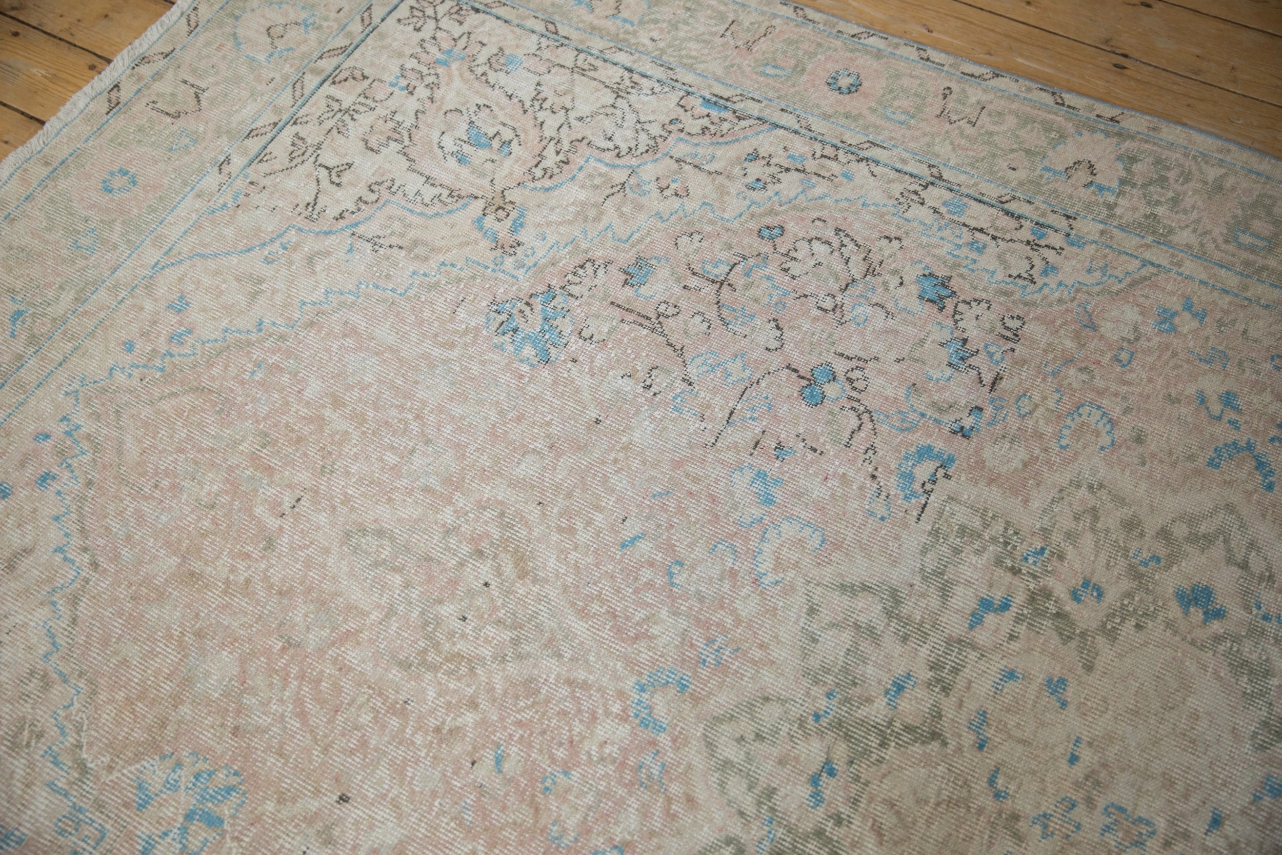 7x10 Vintage Distressed Mahal Carpet