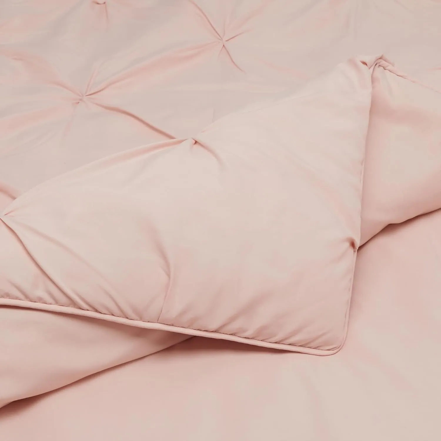Amazon Basics Queen Size Comforter Sets, All-Season Down-Alternative 3-Piece Bedding Set, Pinch Pleat Design, Full/Queen Size, Blush