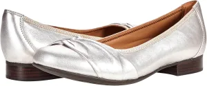 Clarks Women's Un Blush Cove Ballet Flat