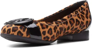 Clarks Women's Un Blush Cove Ballet Flat
