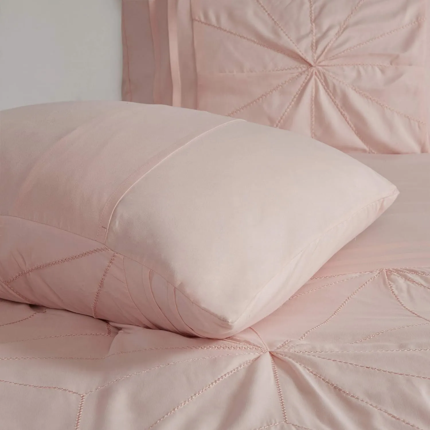 Intelligent Design Toren Complete Bag Tufted Embroidered Comforter with Sheet, Season Bedding Set, Full, Pink