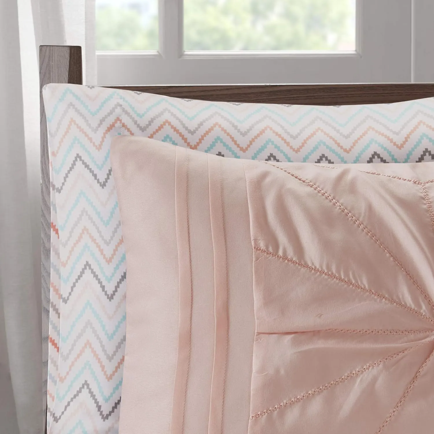 Intelligent Design Toren Complete Bag Tufted Embroidered Comforter with Sheet, Season Bedding Set, Full, Pink