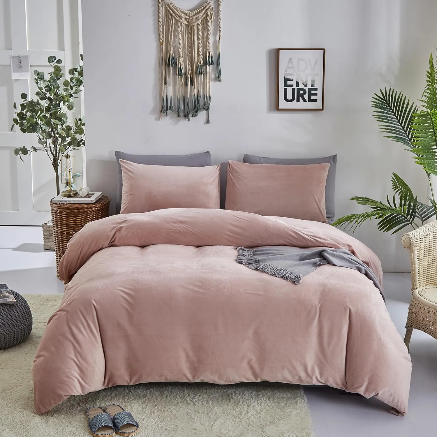 KAREVER Pink Velvet Comforter Set Queen Solid Blush Flannel Velvet Bedding Comforter Set All Pink Colour 3 PCs Shaggy Soft Warm and Durable Blush Flannel Blanket Queen
