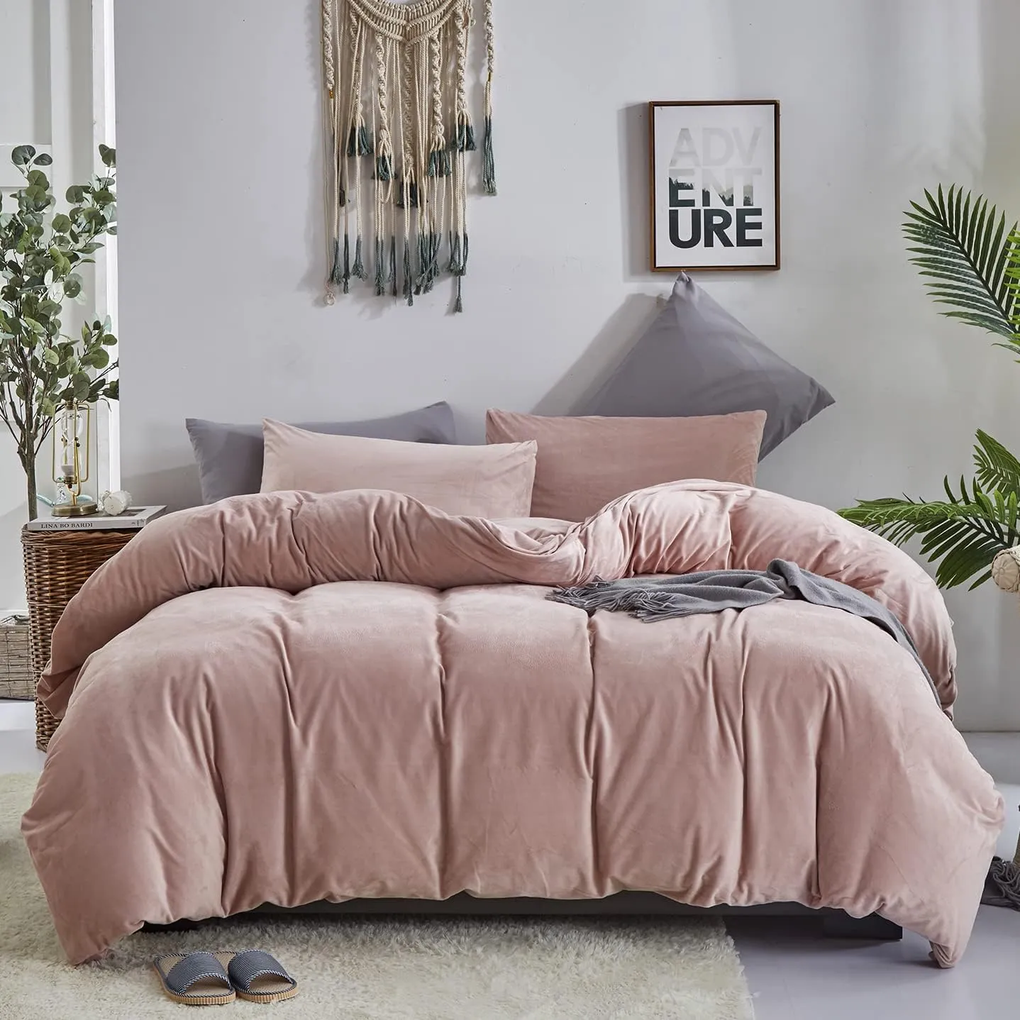 KAREVER Pink Velvet Comforter Set Queen Solid Blush Flannel Velvet Bedding Comforter Set All Pink Colour 3 PCs Shaggy Soft Warm and Durable Blush Flannel Blanket Queen