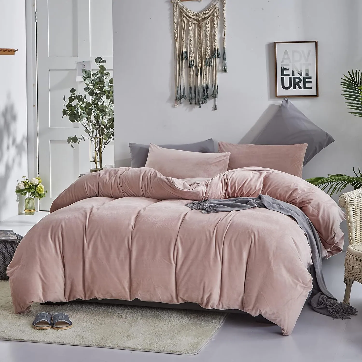 KAREVER Pink Velvet Comforter Set Queen Solid Blush Flannel Velvet Bedding Comforter Set All Pink Colour 3 PCs Shaggy Soft Warm and Durable Blush Flannel Blanket Queen