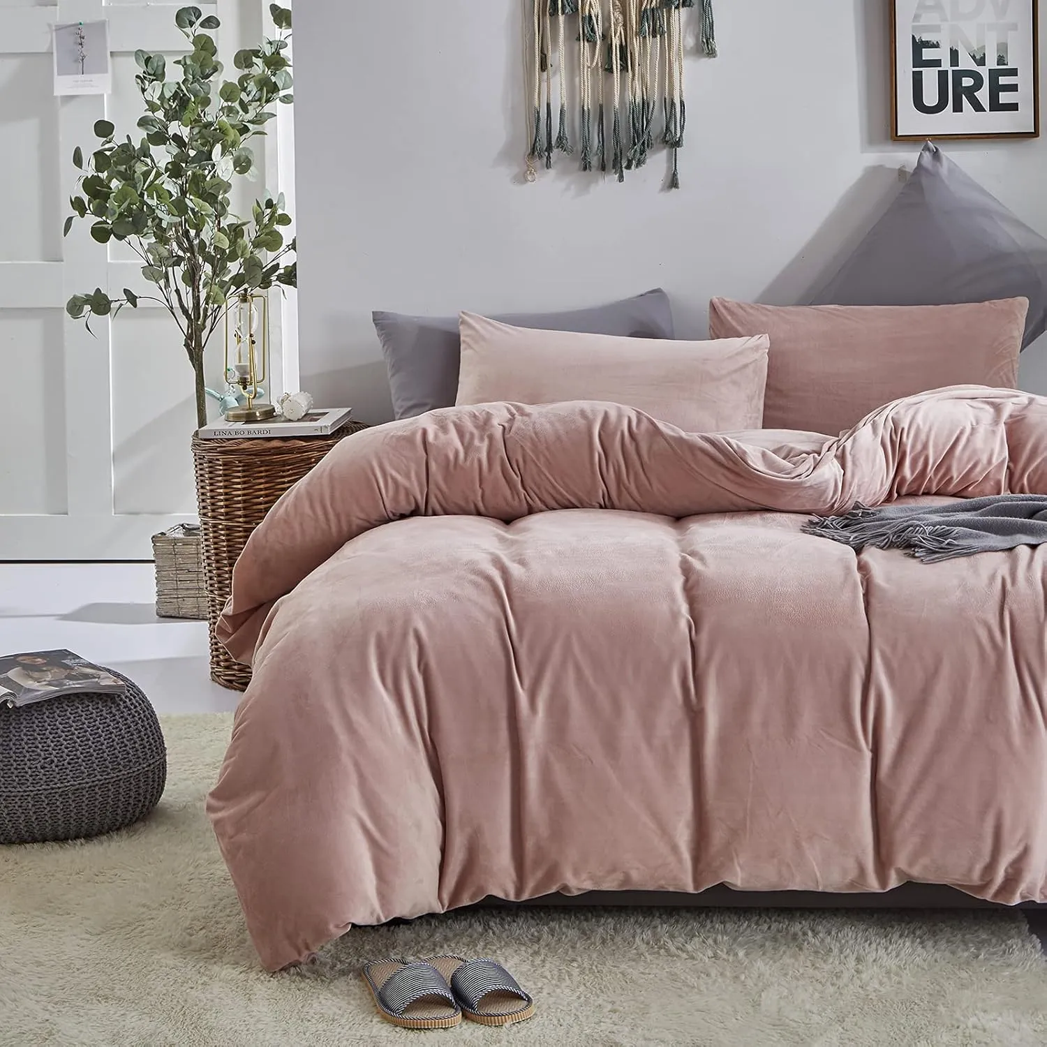 KAREVER Pink Velvet Comforter Set Queen Solid Blush Flannel Velvet Bedding Comforter Set All Pink Colour 3 PCs Shaggy Soft Warm and Durable Blush Flannel Blanket Queen