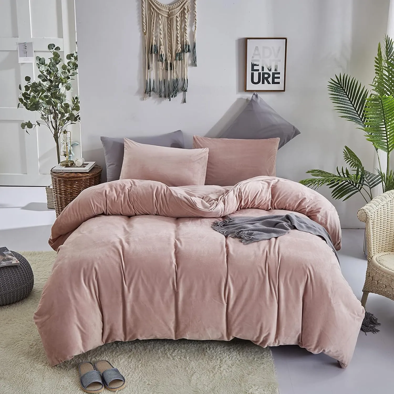 KAREVER Pink Velvet Comforter Set Queen Solid Blush Flannel Velvet Bedding Comforter Set All Pink Colour 3 PCs Shaggy Soft Warm and Durable Blush Flannel Blanket Queen
