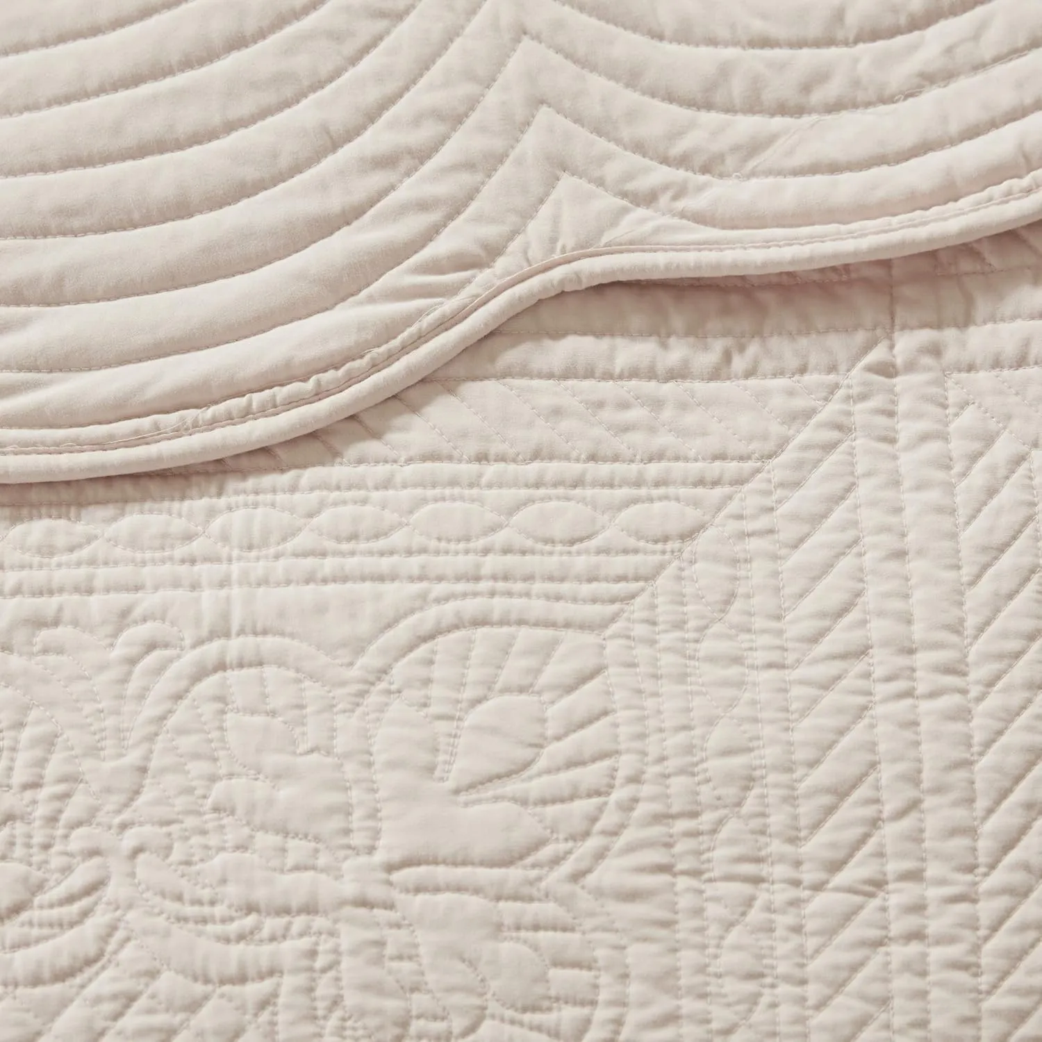 Madison Park Tuscany Quilt Set-Casual Damask Stitching Design Lightweight Coverlet Bedspread Bedding, Shams, King/Cal King(108"x96"), Medallion Blush 3 Piece