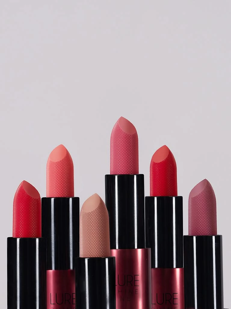 Studiowest Lure Shine 02 Rouge Red Lipstick - 4 g