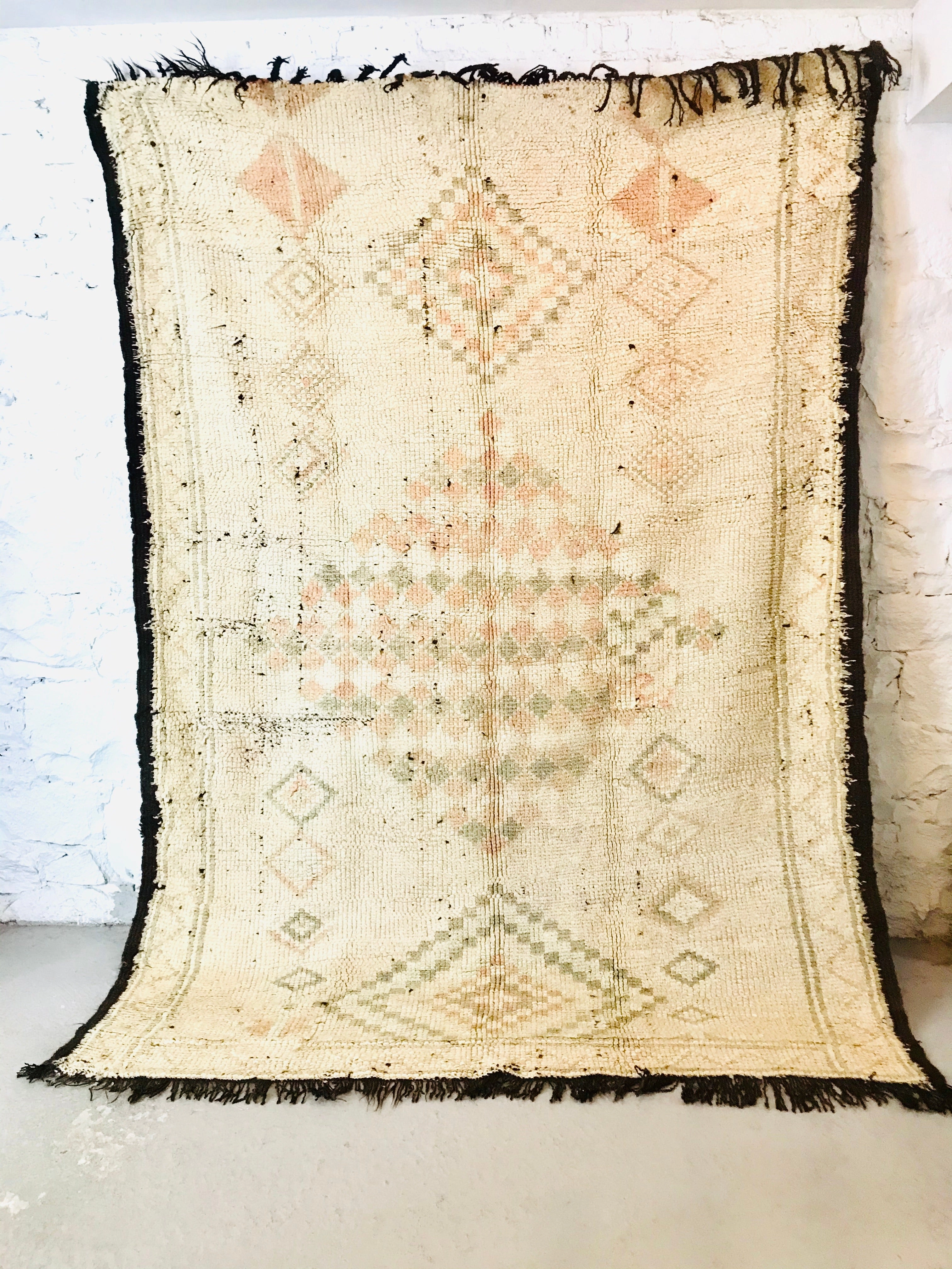 Vintage Cream Moroccan Boujad
