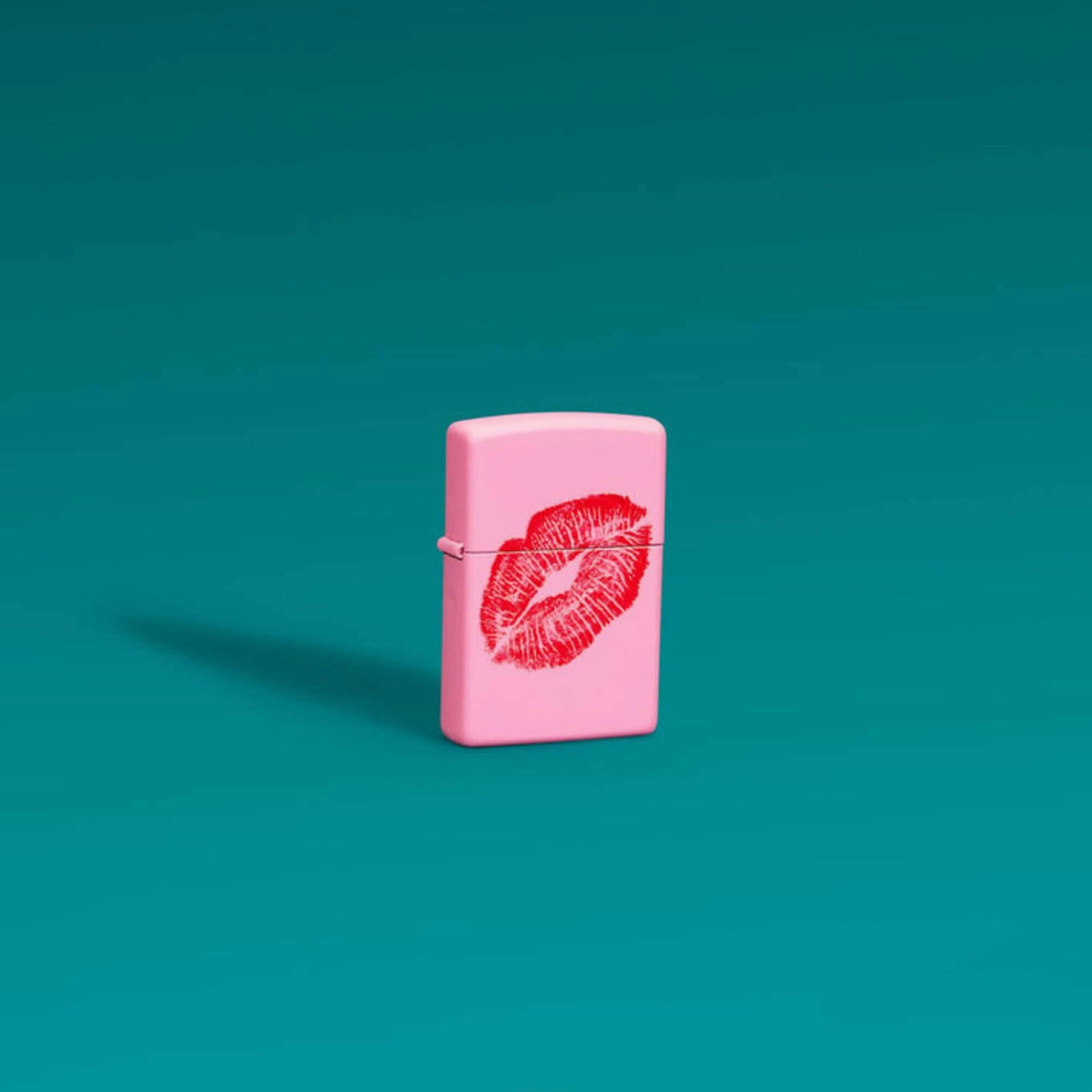 Zippo Windproof Pocket Lighter Smooches Design Matte Pink Metal 46470